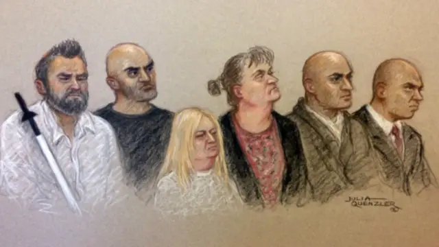 Обвиняемые в сексуальной эксплуатации девочек в Ротереме