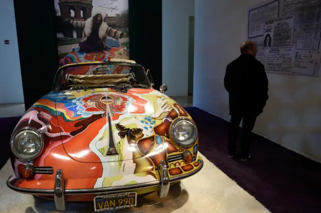 PORSCHE   