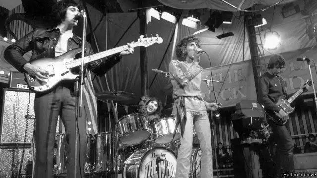 Sesaat setelah lagu My Generation dirilis, tembang itu menguasai tangga lagu pada penghujung 1965. Kelompok The Who pada konser Desember 1968. 