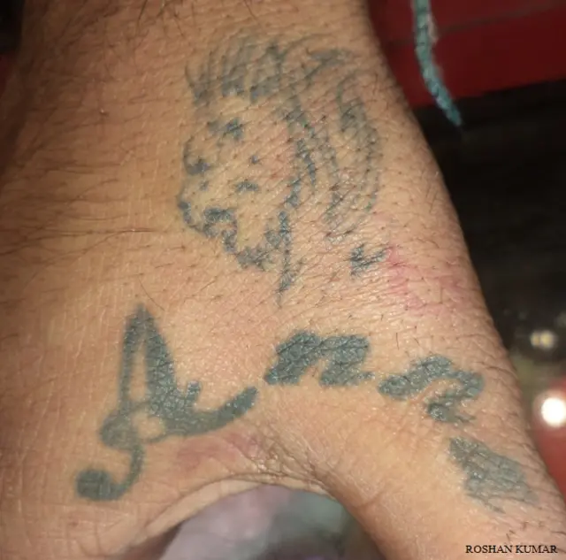 बाजुओं पर हैं 146 टैटू