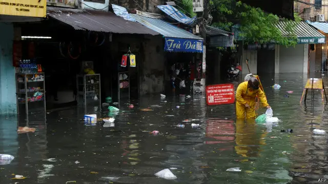 Phố Đinh Liệt, Hà Nội trong đợt ngập lụt năm 2013