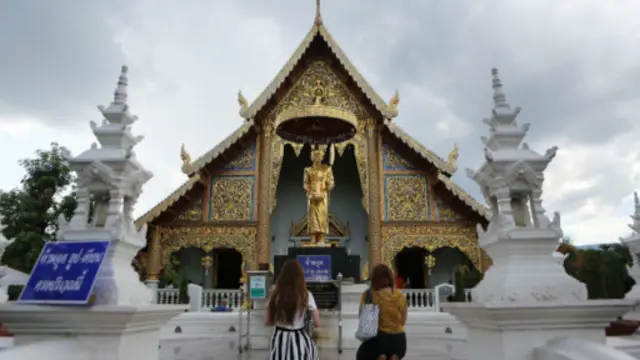 泰国佛教徒在清迈的寺庙里参拜。(图片来源:Getty)