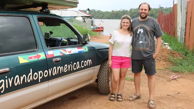 Pareja de turistas argentinos en Saint-Georges, Guyana Francesa.