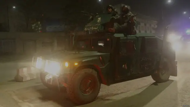 یہ طالبان کی طرف سے اہم افغان مقامات پر حملوں کے سلسلے کی ایک تازہ کڑی ہے۔ منگل کو طالبان نے قندھار ایئرپورٹ پر حملہ کر دیا تھا جس میں کم از کم 50 افراد ہلاک ہو گئے تھے۔