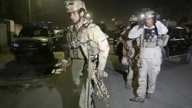 ابتدائی اطلاعات کے مطابق ہسپانوی سفارتخانے پر حملے کی اطلاعات تھیں تاہم سپین کے وزیراعظم نے ان اطلاعات کو مسترد کیا ہے۔