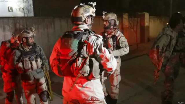 ہسپانوی وزیراعظم کے مطابق اس حملے میں ایک ہسپانوی پولیس اہلکار کی ہلاکت ہوئی ہے۔