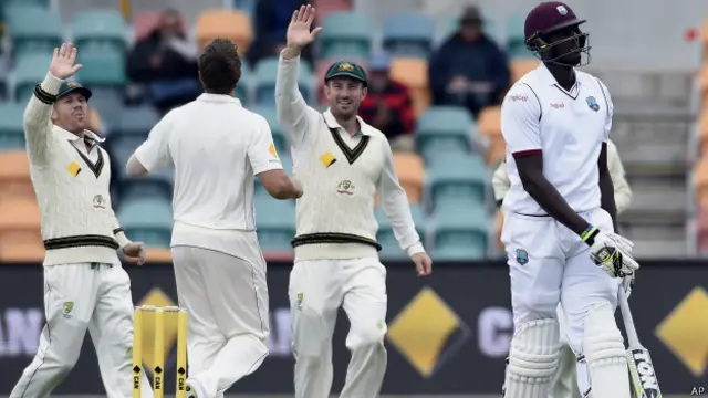 جمعرات کو شروع ہونے والے اس ٹیسٹ میچ میں آسٹریلیا نے ٹاس جیت کر پہلے بیٹنگ کرنے کا فیصلہ کیا تھا 