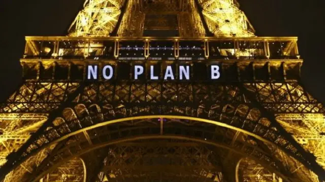 "ليست هناك خطة بديلة" شعار علق على برج إيفل في إطار الترويج لمتمر التغير المناخي