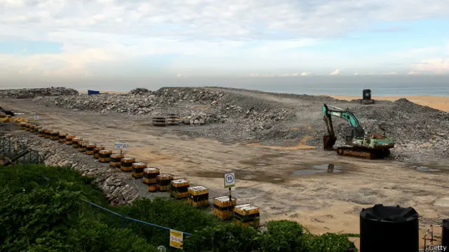 පරිසර බලපෑම් ඇගයීම් වාර්තාවක ඇතුළත් විය යුතු මූලික විශ්ලේෂණයක්වත් අඩංගු නොවන මෙම වාර්තාව වැරදි සහගත වූවක් බවයි තිලක් කාරියවසම් පවසන්නේ