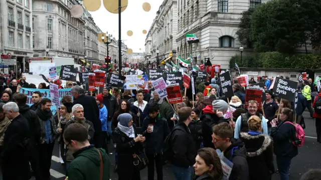 سنیچر کو منعقد کی جانے والی اس ریلی کا انعقاد جنگ مخالف گروہ ’سٹاپ دی وار کولیشن‘ نے کیا تھا