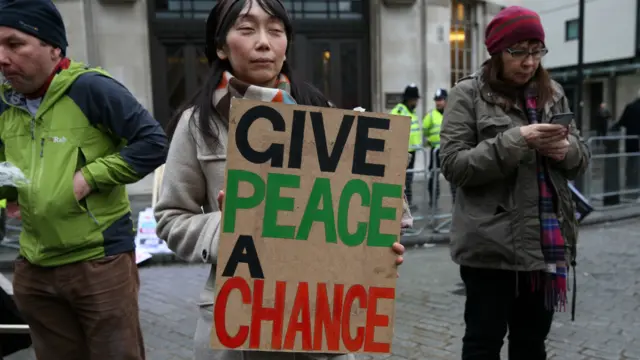 ریلی میں طلبہ اور مزدور تنطیموں کے علاوہ دیگر جنگ مخالف گرہوں کے نمائندے بھی موجود تھے۔