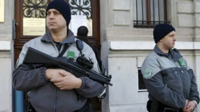 Pengamanan di luar kediaman dubes Prancis di Jenewa.