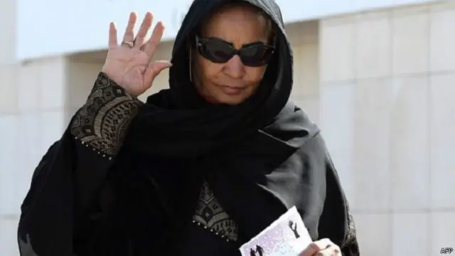 آمال بدر الدين السواري، إحدى المرشحات البالغ عددهن 978 إمرأة يتنافسن على مقاعد المجالس البلدية. ويبلغ عدد المرشحين من الرجال حوالي ستة آلاف مرشح.