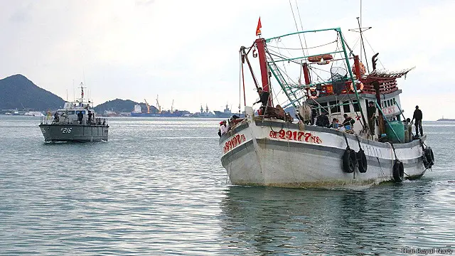 Có mười tàu cá bị nghi là đã tham gia vụ đánh bắt thủy sản trái phép trong vùng Vịnh Thái Lan, theo nhà chức trách Thái.