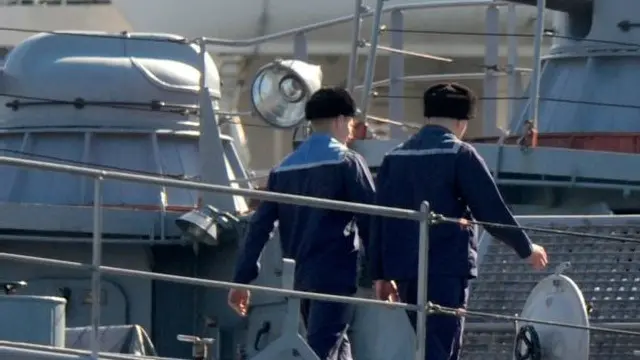 يتمركز عدد من السفن الحربية الروسية قبالة السواحل السورية