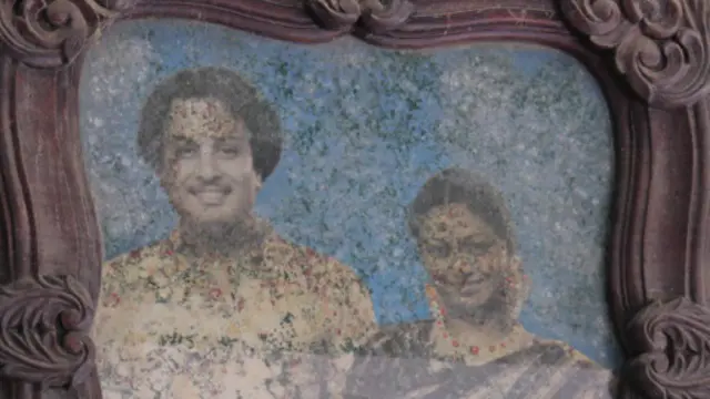 சென்னை வெள்ளத்தில் சேதமான எம்.ஜி.ஆர்-ஜானகி அம்மாள் ஓவியம்