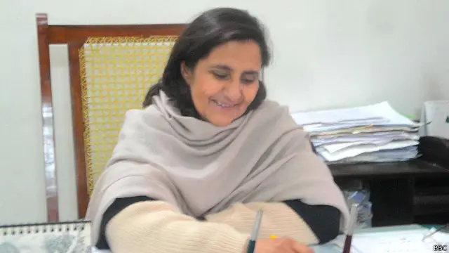  اخلاق احمد جو سوات میں گرلز ڈگری کاج سیدو شریف کی پرنسپل بھی ہیں