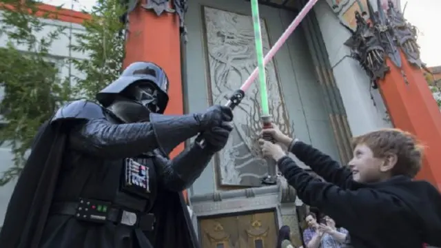 Grauman's Chinese Theatre merupakan bioskop pertama yang menayangkan film perdana Star Wars pada 1977 lalu.
