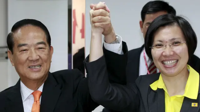 宋楚瑜与民国党主席徐欣莹搭档，抽中3号。