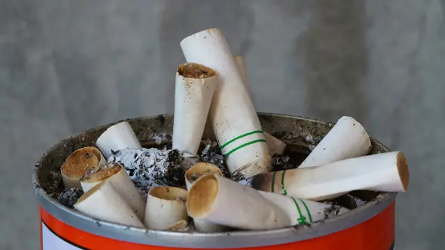 Окурки в пепельнице