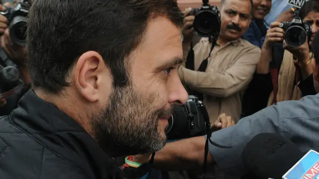 हैदराबाद में छात्रों के बीच पहुंचे राहुल गांधी