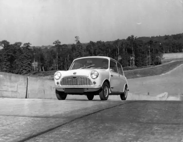 英國汽車公司出產的迷你車（Mini1959年款）
