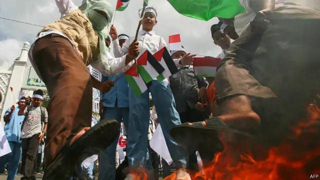 Demonstrasi mendukung Palestina oleh warga Indonesia pada Juni 2014.