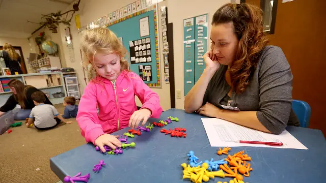 ډیری وخت په ماشومتوب کې ځینې کسان له دې سره علاقه لري تر څو الکترونیک سامان را خلاص او بېرته سره وتړي، ښایسته خټین کورونه او ښایسته کوچني موټر جوړ او یا هم دېته ورته تخنیکي کارونه وکړي