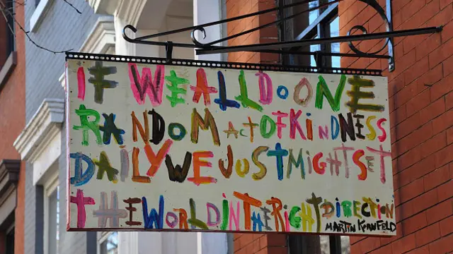 Сторонники теории "случайных добрых дел" верят, что даже самые незначительные благородные поступки посылают импульсы доброты по всему миру