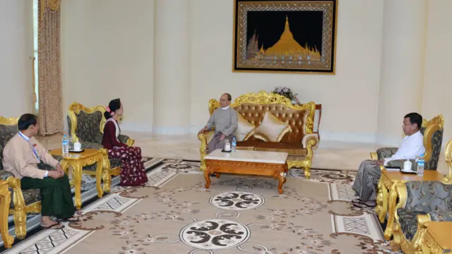 缅甸前领导人登盛会见全国民主联盟领导人昂山素季。