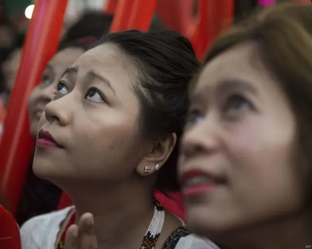 Giới trẻ Myanmar ủng hộ NLD