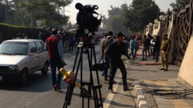 सीबीआई ने कहा है कि कुल 14 जगहों पर छापे मारे गए हैं.