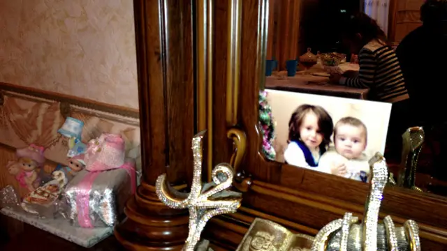 Nəvələri neftçinin yolunu səbirsizliklə gözləyir. 