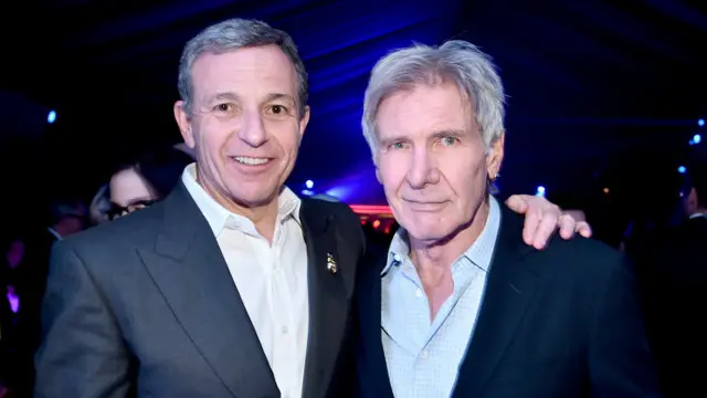 حضر العرض نجوم قدامى من السلسلة الرئيسية بينهم هاريسون فورد (يمين)