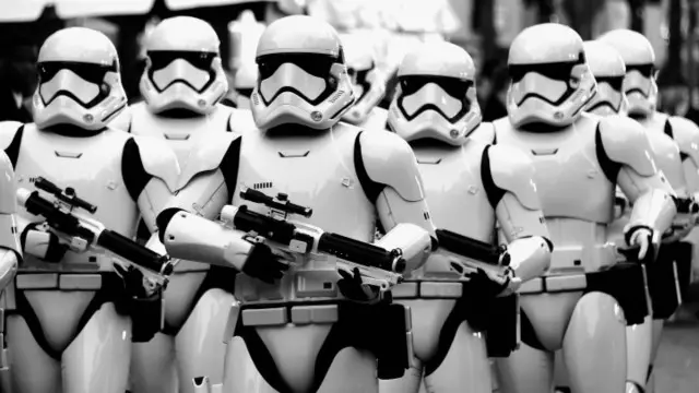 “从故事、人物、设计、幽默，星球大战迷们，这是你们期待的星球大战”。