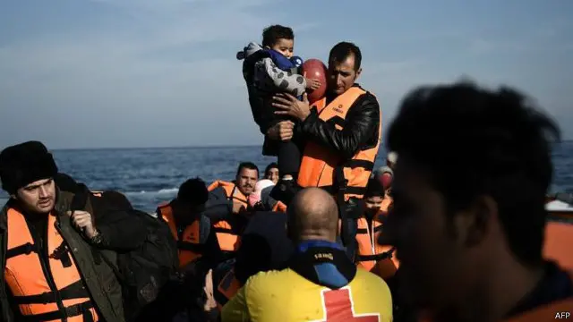 今年已经有80万来自叙利亚、伊拉克和阿富汗的难民从海上到达希腊