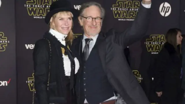 اس موقعے پر سٹار وارز کے بانی جارج لوکس کے پرانے دوست اور مشہور فلم ساز سٹیون سپیل برگ اور ان کی اہلیہ کیٹ کیپشو بھی موجود تھے۔ 