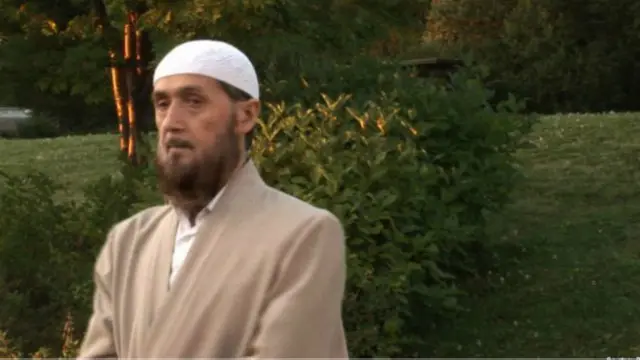 Обидхон қори уйи йўлагида отиб кетилган.