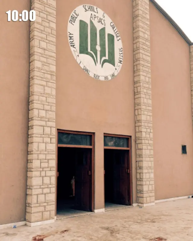 ایف سی کی وردیوں میں ملبوس حملہ آور سکول کی عقبی دیوار سے اندر داخل ہوئے اور شدید فائرنگ کی آوازیں علاقے میں سنی جانے لگیں۔ حملہ آوروں کا ابتدائی ہدف سکول کا آڈیٹوریم تھا جہاں بڑی تعداد میں بچے اور اساتذہ موجود تھے۔