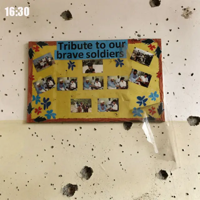 وزیراعظم نواز شریف نے پشاور میں سکول پر دہشت گردوں کے حملے میں ہونے والی ہلاکتوں کے بعد ملک میں تین روزہ سوگ کا اعلان کیا۔