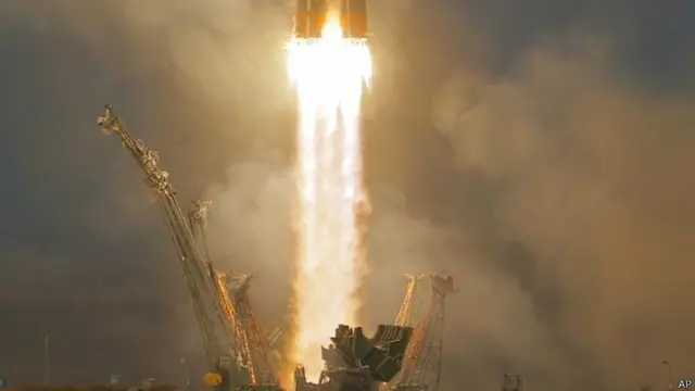 रकेट उड्यो। त्यसबेला रकेटले दुई करोड ६० लाख हर्स पावर बराबरको शक्ति उत्पन्न गर्यो। 