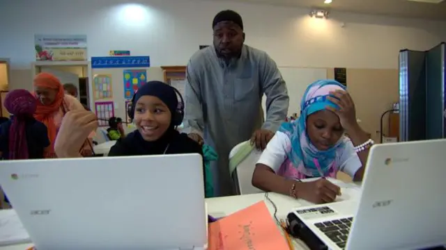 فطين سيف الله يقول إن الجالية المسلمة تتعرض الى مطالب غير منطقية 