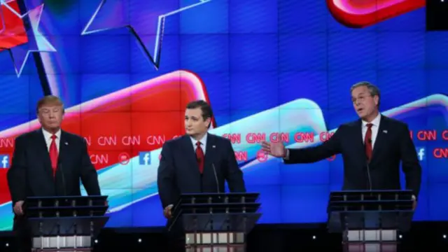 从左至右：特朗普、布什、克鲁兹。辩论很快扩展到更广泛的美国外交政策和国家安全问题层面上。