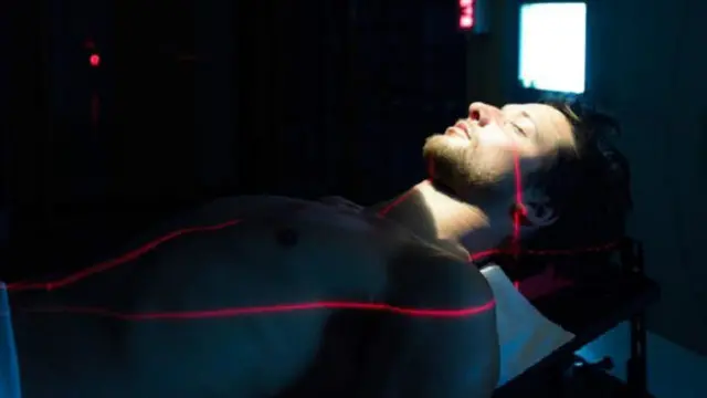 Perawatan kesehatan modern berarti kita bisa selamat dari banyak penyakit yang membunuh leluhur kita dulu - namun biayanya mahal.