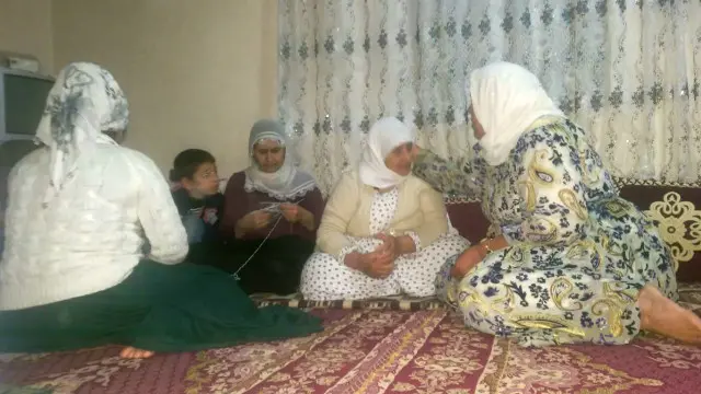 Silopili Abalak ailesi, üç aileyi daha ağırlıyor. İkisi yakın akrabaları, diğer aile tanıdıkları.