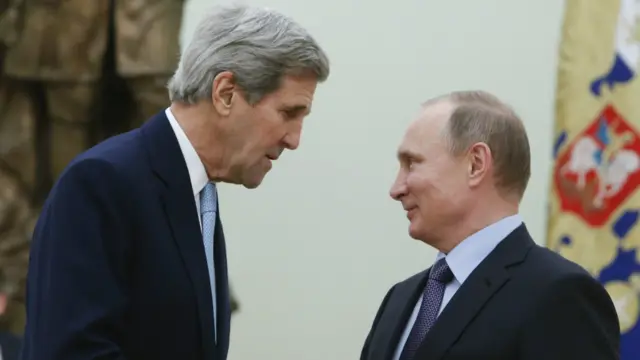 俄羅斯總統普京15日在莫斯科克林姆林宮接待美國國務卿克里。