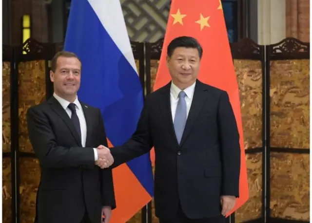 Thủ tướng Nga Dmitry Medvedev tham dự hội nghị với ông Tập Cận Bình