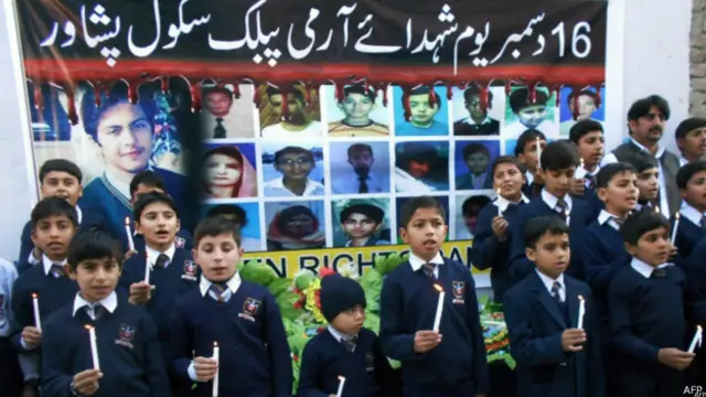 پاکستان کے تمام وفاقی سکولوں اور کالجوں میں بدھ کو یوم شہدائے آرمی پبلک سکول منایا جا رہا ہے