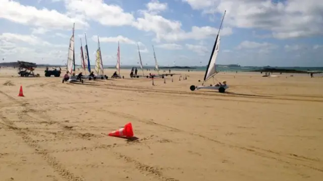 低潮时的浅水海员。(图片来源:Hana Schank)