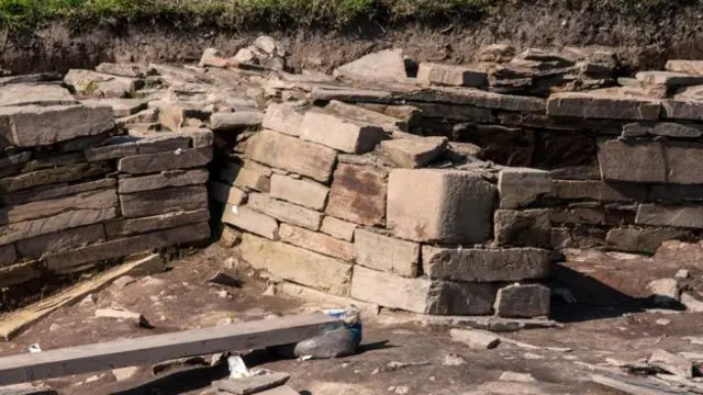 Несмотря на свой возраст в 5 тыс. лет, стены каменных зданий на мысе Бродгар выглядят так, будто их построили в наши дни